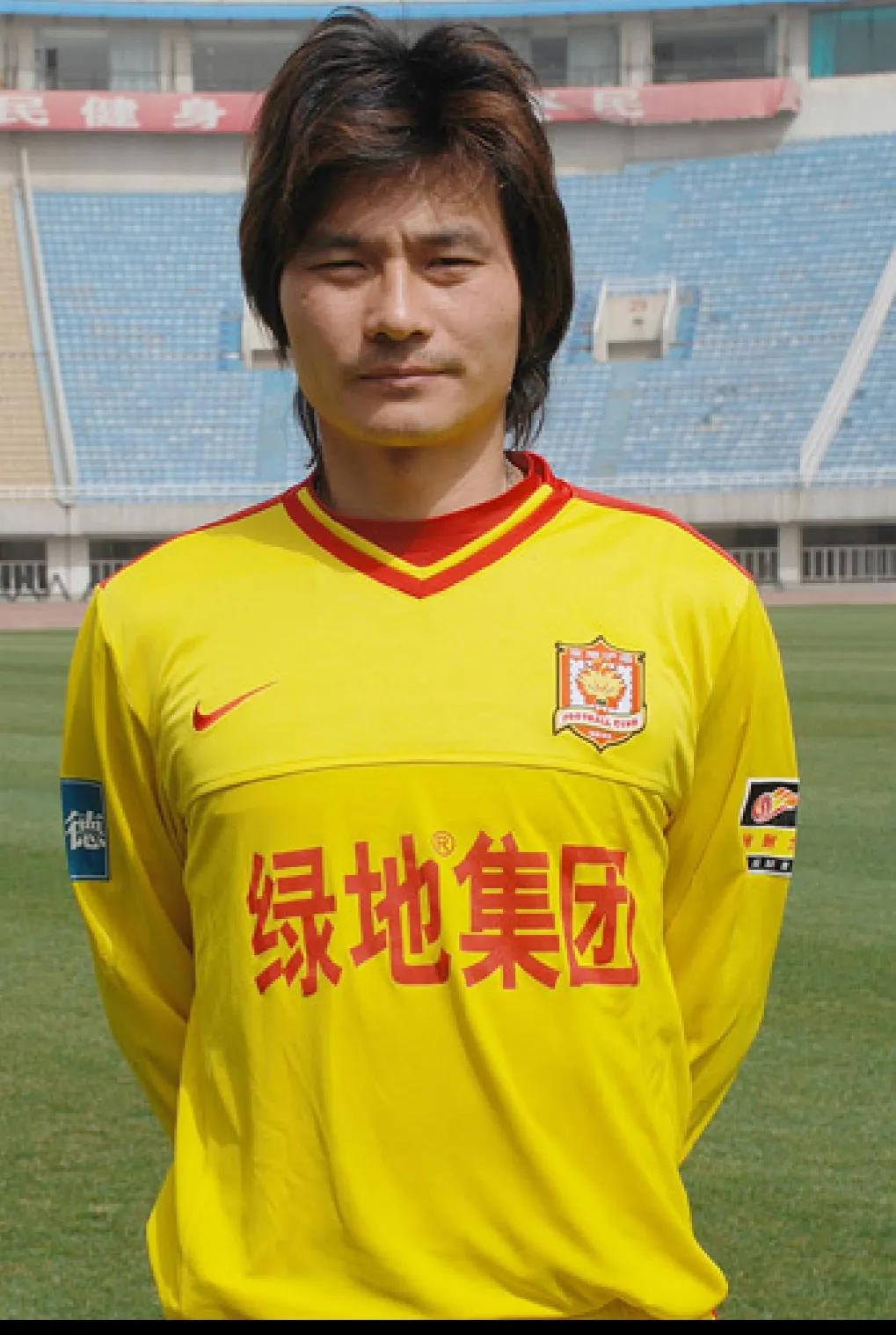 李毅参加过世界杯嘛(李毅和范志毅两位足球届大网红截然不同的人生)