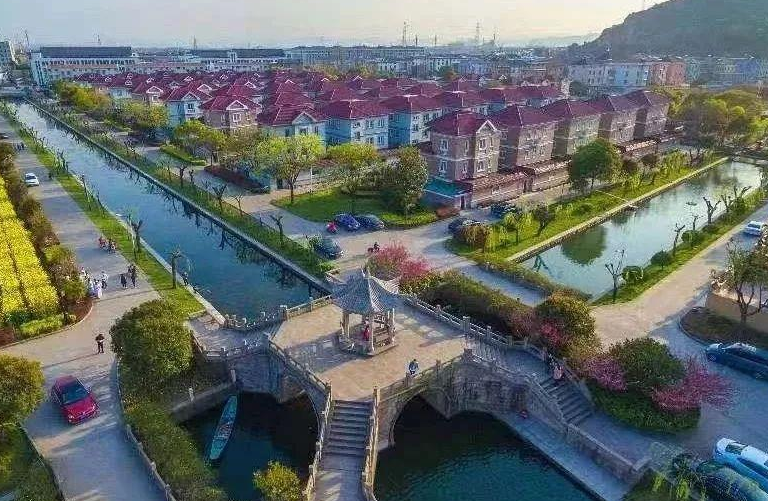 中国比较富有的几个村子，基本位于江浙沪，华西村都排不上号
