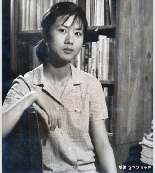 比较张爱玲和王安忆在文学作品中对上海描写的异同