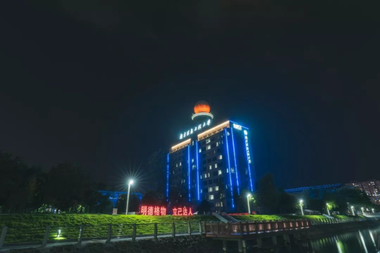 江苏高校智能豪华宿舍上热搜，夏有空调冬有暖气！网友：南方也供暖，慕了！