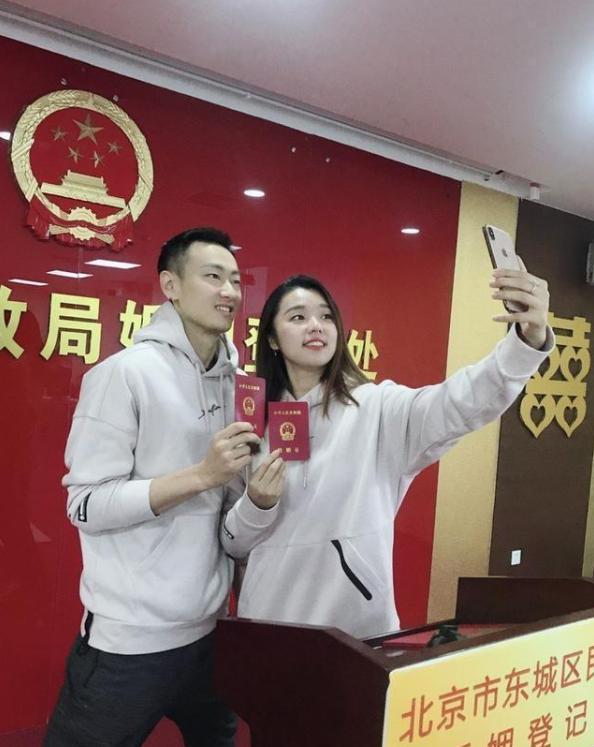 中国羽毛球队的五大情侣，却多数闹出婚变、出轨、小三闹剧