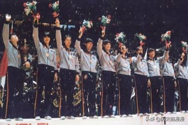 中国女排世界杯首个5(1981年，中国女排经过惊心动魄的比赛，首次夺得世界冠军)