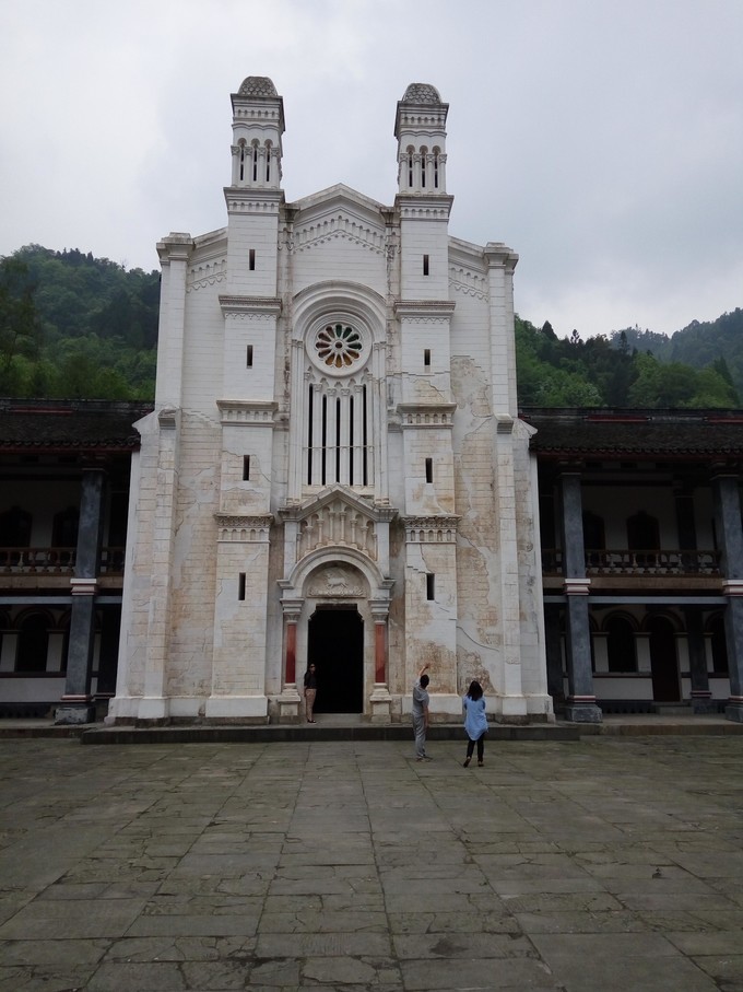 四川彭州白鹿镇二日游“最牛教学楼