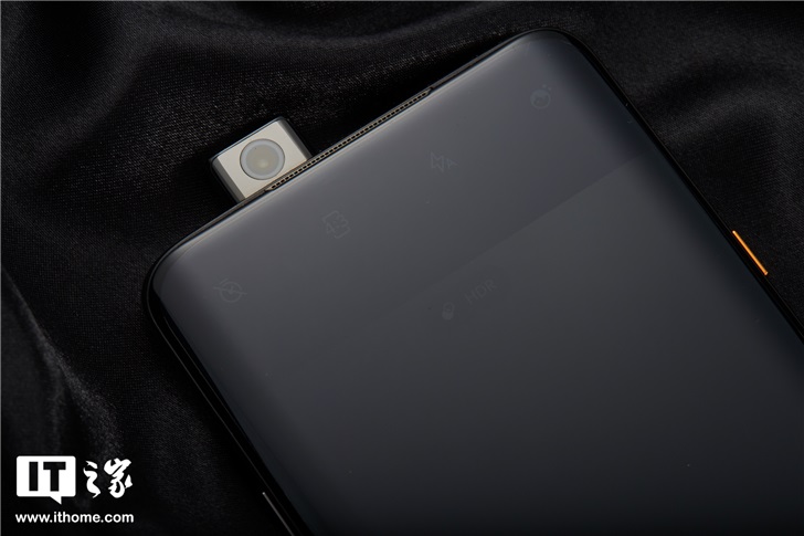 「IT之家开箱」一加7T Pro迈凯伦版图赏：超跑手感，焕丽橙现