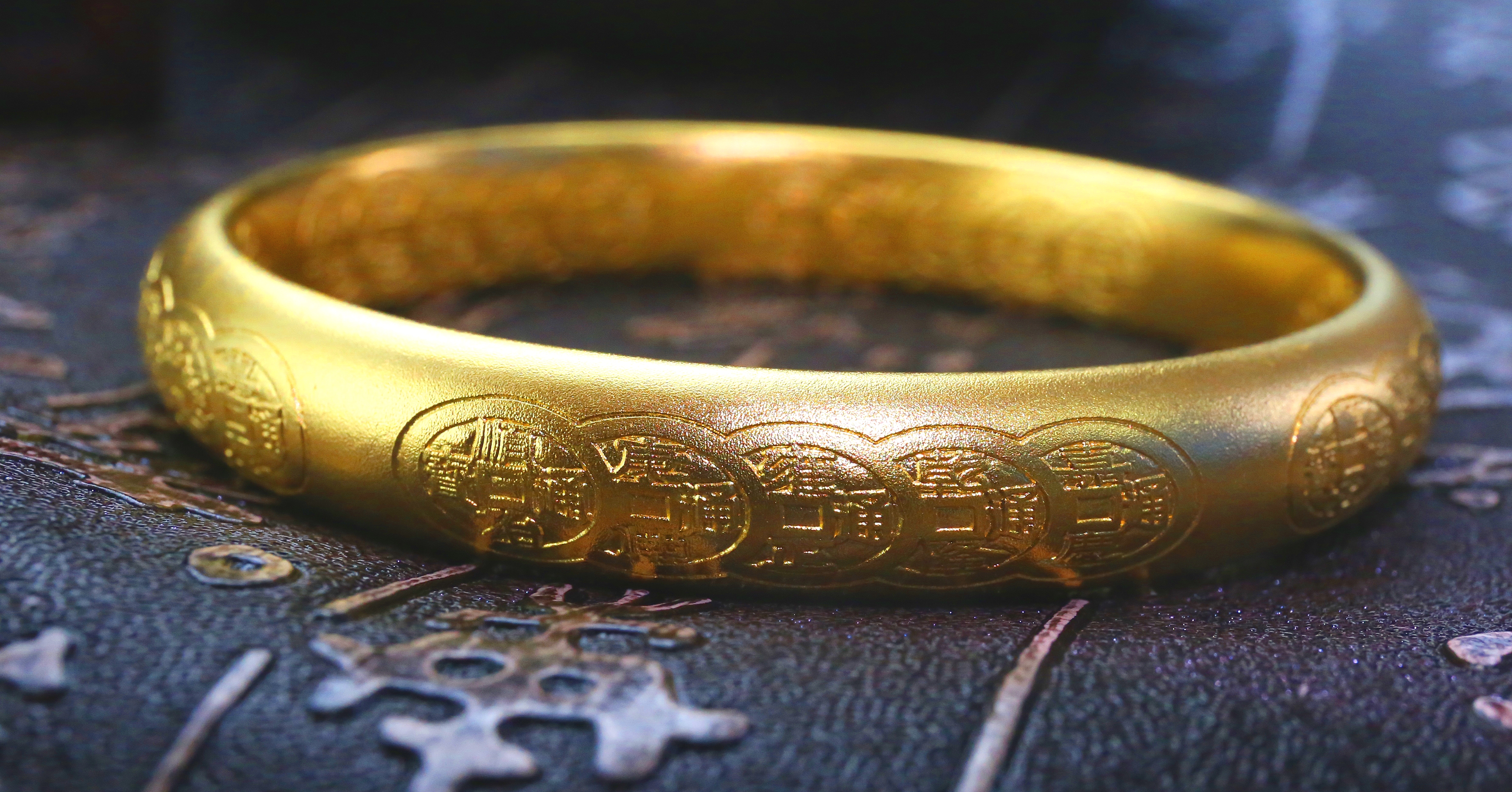 黄金今日金价多少一克2020年(黄金今日金价多少钱一克)-爱妻自媒体