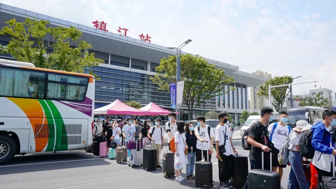 萌新你好 | 终于等到你！2020江苏大学新生报到现场直击