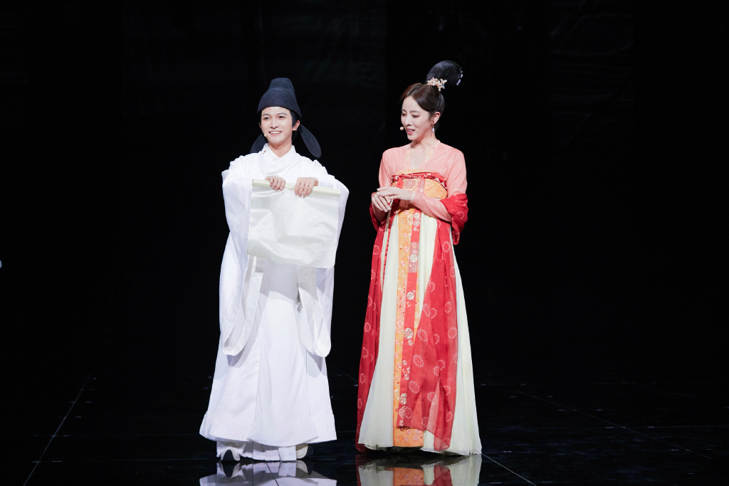 把歌唱成画,把爱咏进绢,周深《画绢》诉说暗藏少年内心的爱恋