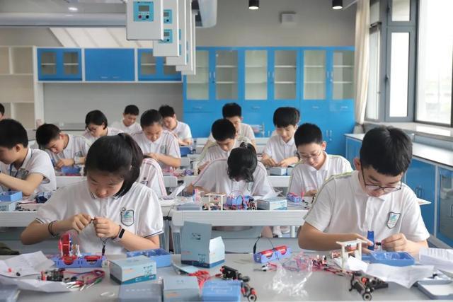 35名拟录教师，33名来自清华北大，薪资待遇公布，引网友热议