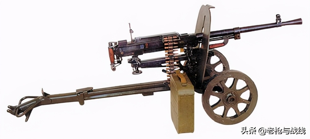 但本片中的马克沁据说是用郭留诺夫气冷式重机枪改装的道具