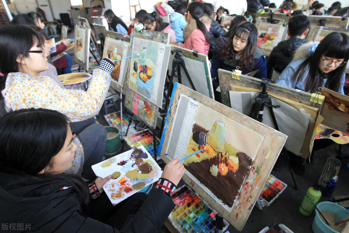 10多万考生争抢823个指标，原来才知道这5所影视传媒院校专业真牛