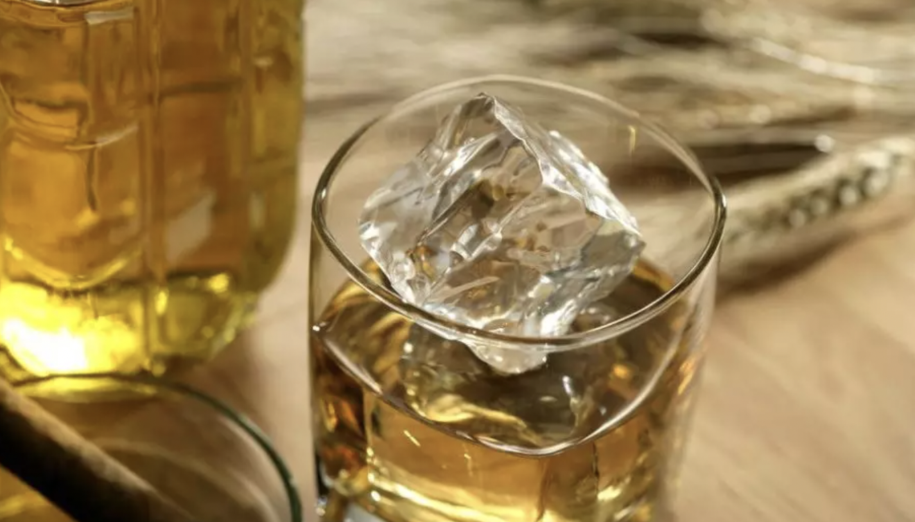 白酒是“毒酒”，不仅有害健康还会致癌？白酒究竟还能不能喝了？