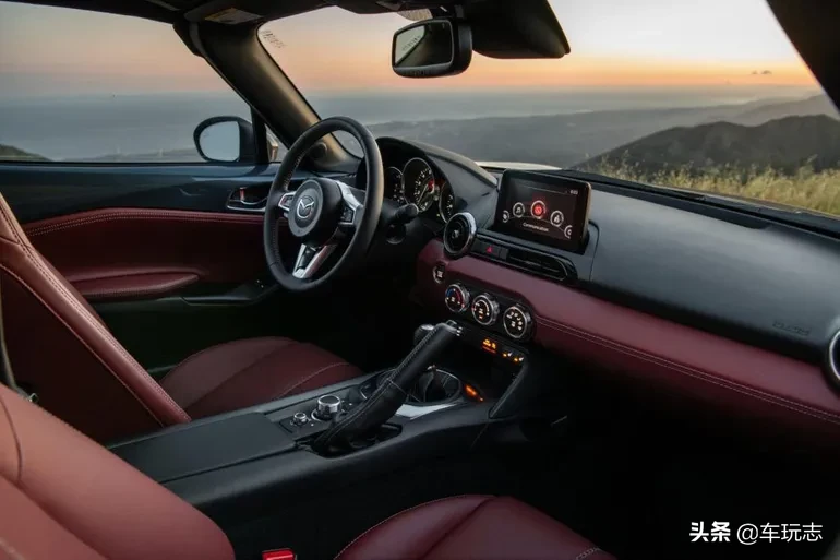 2020年马自达MX-5 MIATA RF敞篷版:经济实惠的小型双门跑车