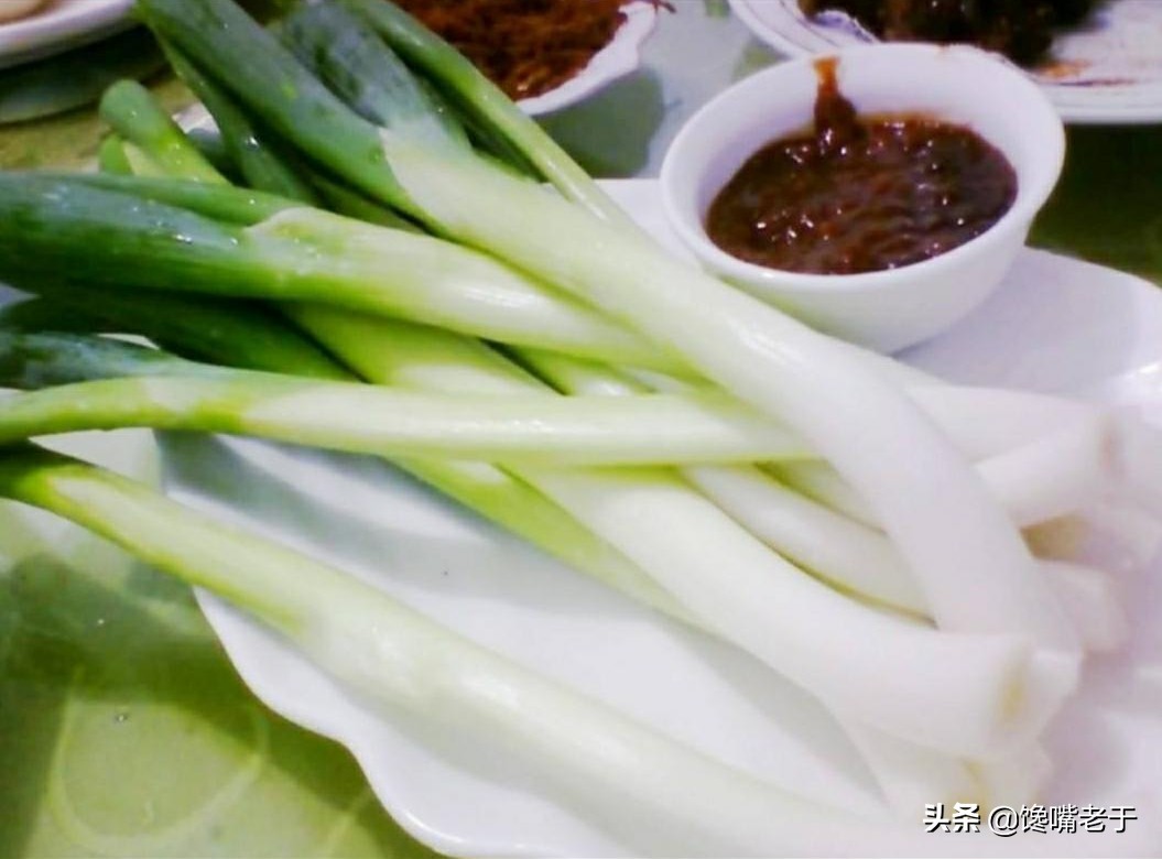 第一道:大葱蘸酱.