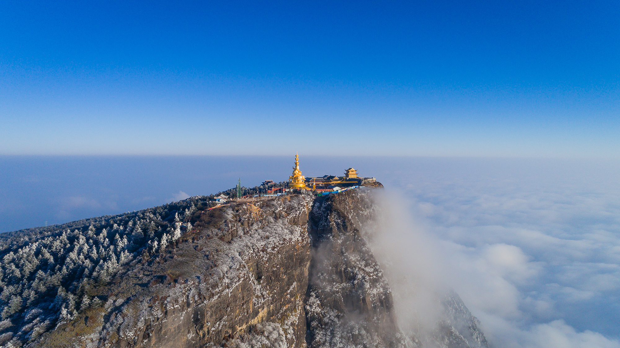一下雪就变成人间仙境,这份攻略告诉你一天如何成都往返峨眉山