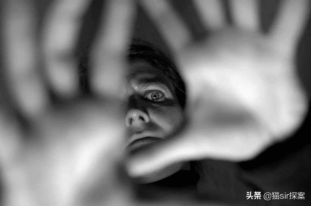 3年前湖南一男子杀女友后强奸，一审判死立执二审改死缓，为何？