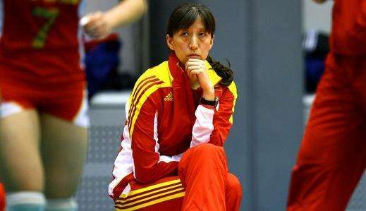 自1978年开始,曹慧英的排球生涯受严重的伤病侵扰.