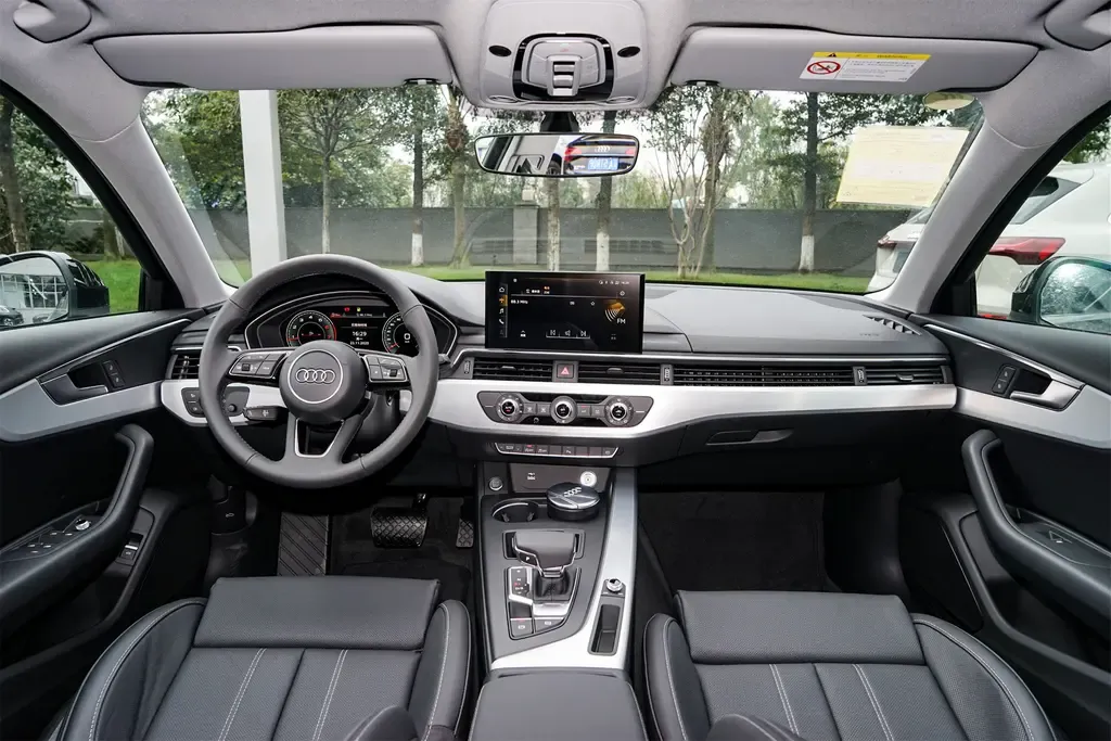 豪华车奥迪A4L，中配190马力+8个安全气囊，售价25.53万起