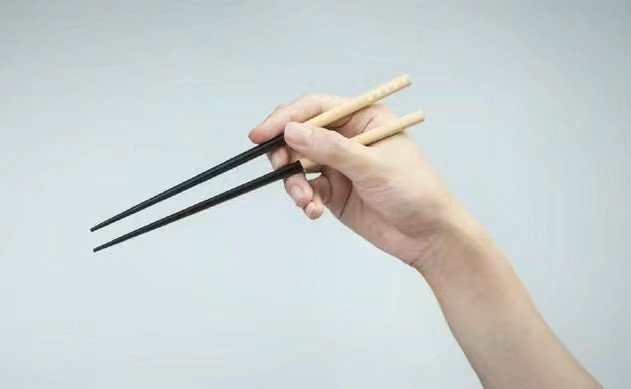 你拿筷子的姿势是哪样的？测你今生注定是什么命，贼准！