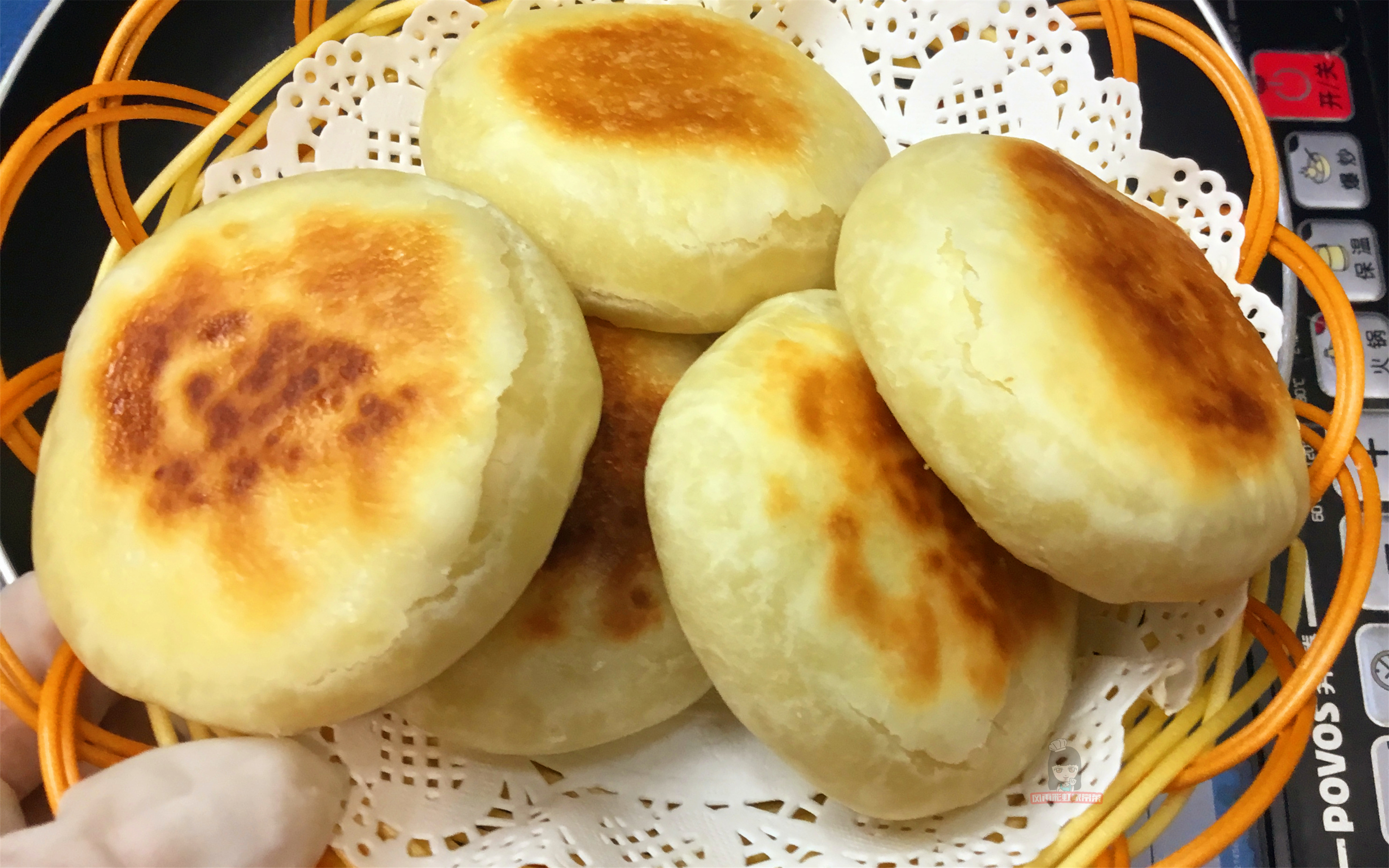 老式酥饼的家常做法柔软蓬松的老式小酥饼这样做