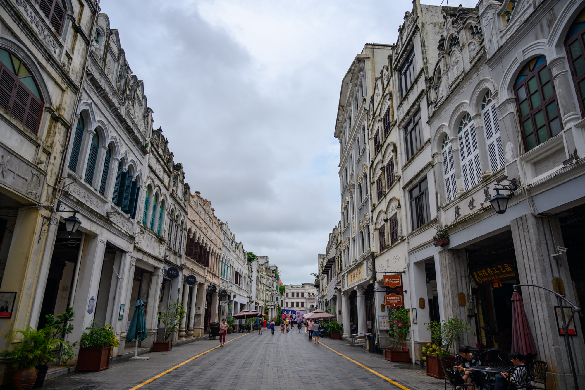 骑楼建筑(海口骑楼老街,600多栋百年骑楼带你重现老海口的"南洋风情")