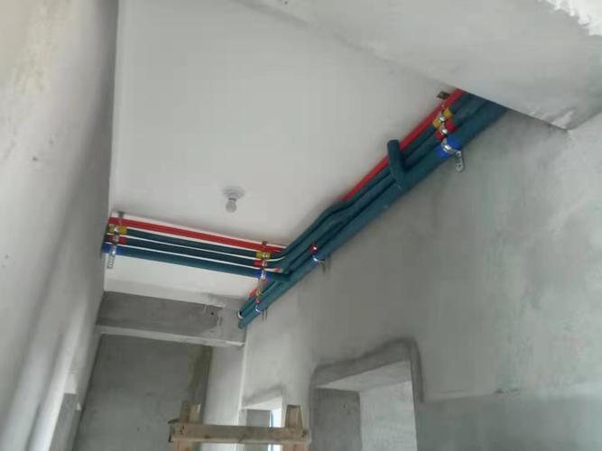 空调漏水了，等售后的时间先自查，有些问题自己也能处理