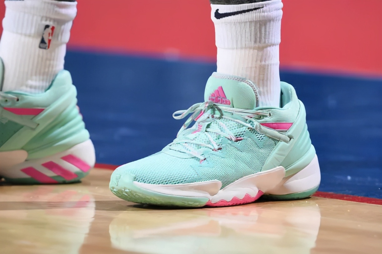 nba球员上脚aj35(NBA球员上脚：塔克穿AJ35北卡蓝，NBA全明星球衣来了)