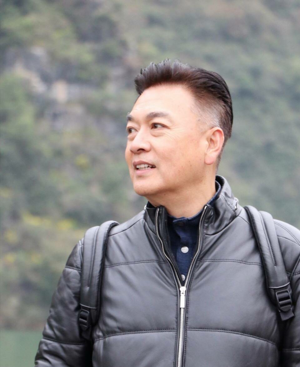 章申的父亲是著名老演员章杰,而章申子承父业,长大成人后也从事了演员