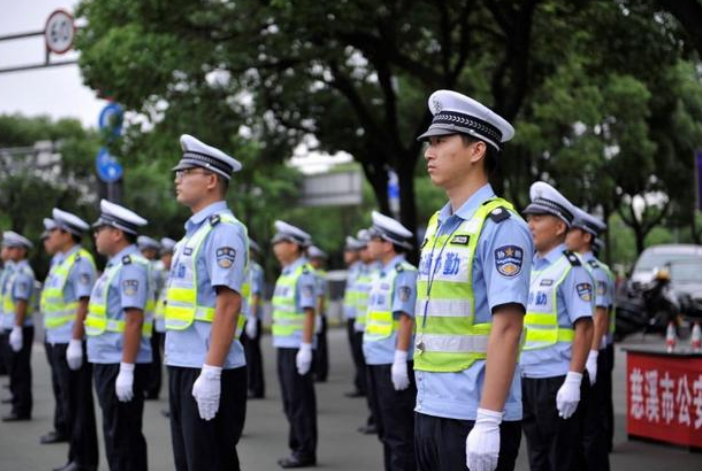 辅警月薪只有3000元，却有人排着队要报考，4大优势让人眼馋