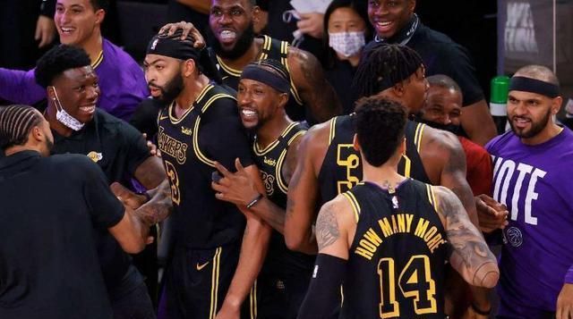 有哪些nba叫詹姆斯老大(詹姆斯生涯中的“老大”？戴维斯曾让他拎球鞋，韦德勉强当过一年)