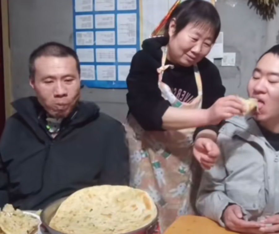 网红妈妈太不容易！要照顾俩个患渐冻症儿子，还要拍视频赚治疗费