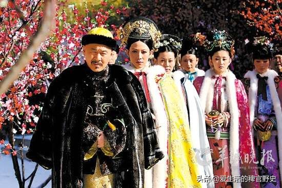 尤其是男人可以三妻四妾,所以有人在问,古代的一夫多妻制晚上睡在一起