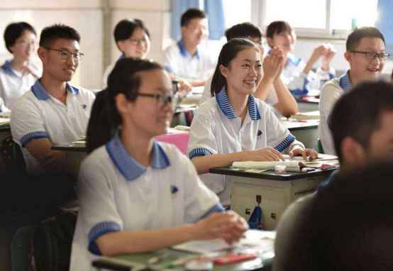 “衡水字体”再次“出圈”，让人耳目一新，阅卷老师都不忍心扣分