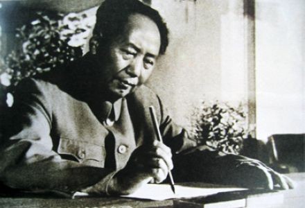 1949年中央机关搬进中南海，毛主席严肃道：我不搬，剑英固执的很