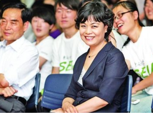 铁凝：34岁还没找男朋友，冰心说不要找要等！然后50岁才结婚