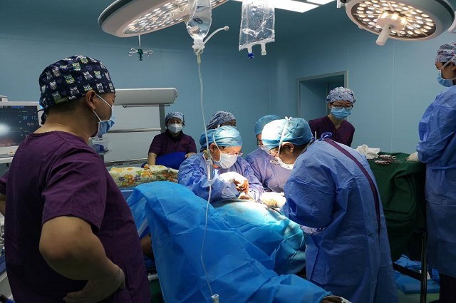 为什么医生有时会劝孕妈剖宫产？是为多赚钱吗？真实原因令人唏嘘