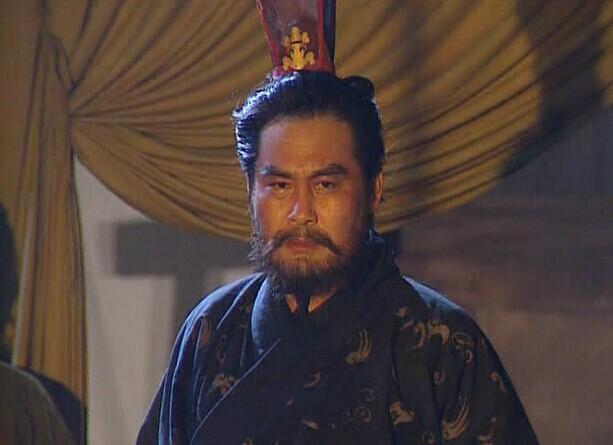 从许褚的儿子许仪被杀,没人求情,到许褚没有配享太庙,可以推测,可能是