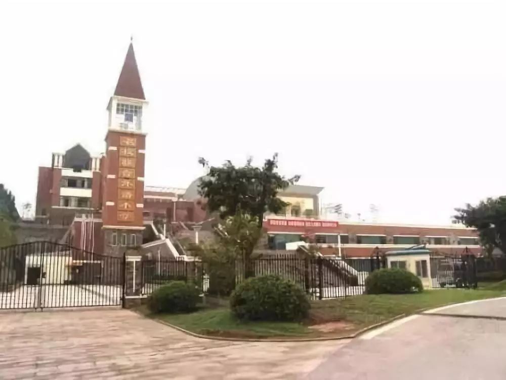 一年20万！在重庆上个小学也太贵了吧！不信来