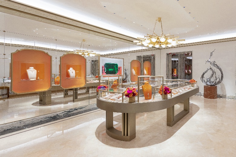 宝格丽lvmh集团旗下企业bvlgari宝格丽成立于1884年,从一家珠宝店,现