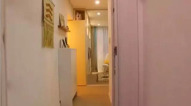 28㎡小窝进门就是卫生间，女儿睡厨房，如何拯救局促的三口之家？