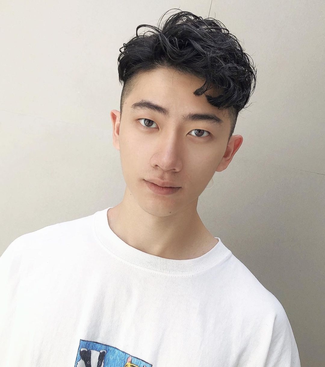 男生留"背头"太油腻了,不如剪这5款清爽发型,干净帅气显精神