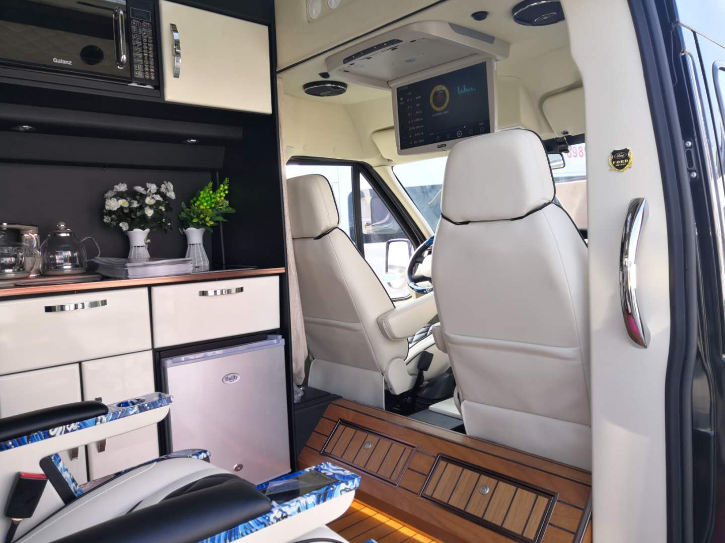 成功商务人士适用车推荐——江铃福特·新世代全顺豪华商旅车