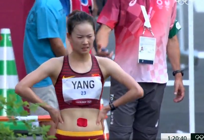 20公里竞走为什么举黄牌（双标！奥运竞走裁判成决定者，中国被罚无缘金牌，日本小跑却无视）