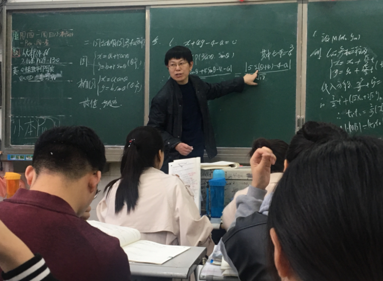 专科生是大学生吗，其实很多人想错了，不要让偏见误导了你