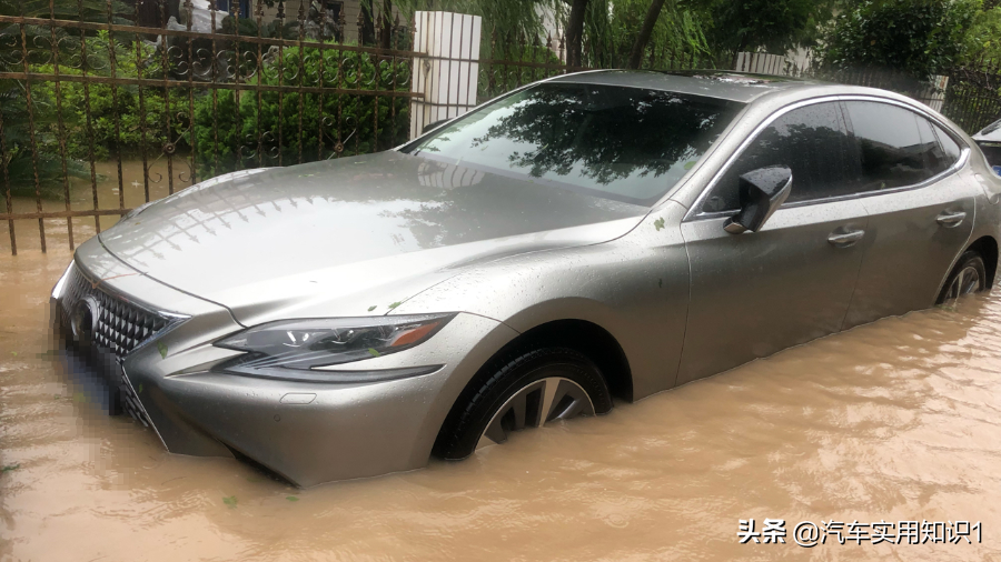 汽车泡水后会有哪些危害？原因竟然比你想得还严重……