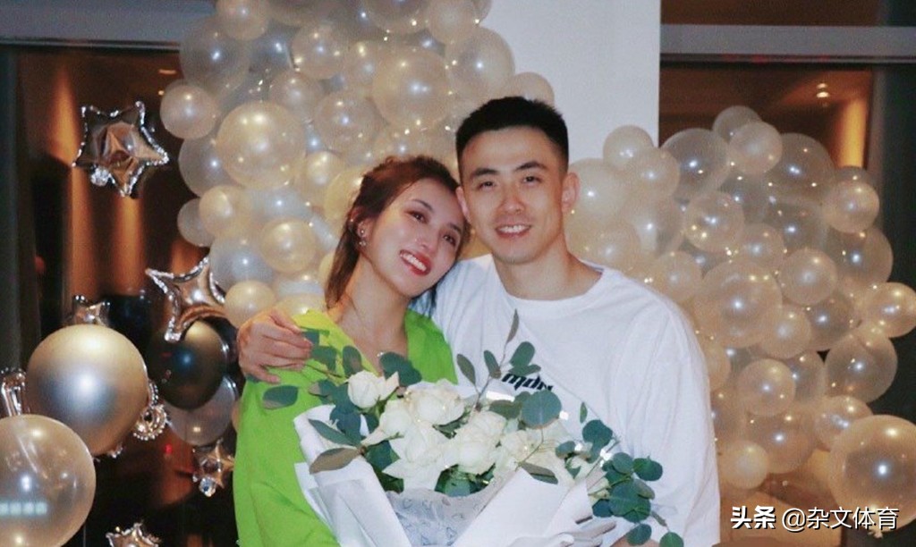 杨鸣为辽篮天才奉上顶薪,和女友修成正果)