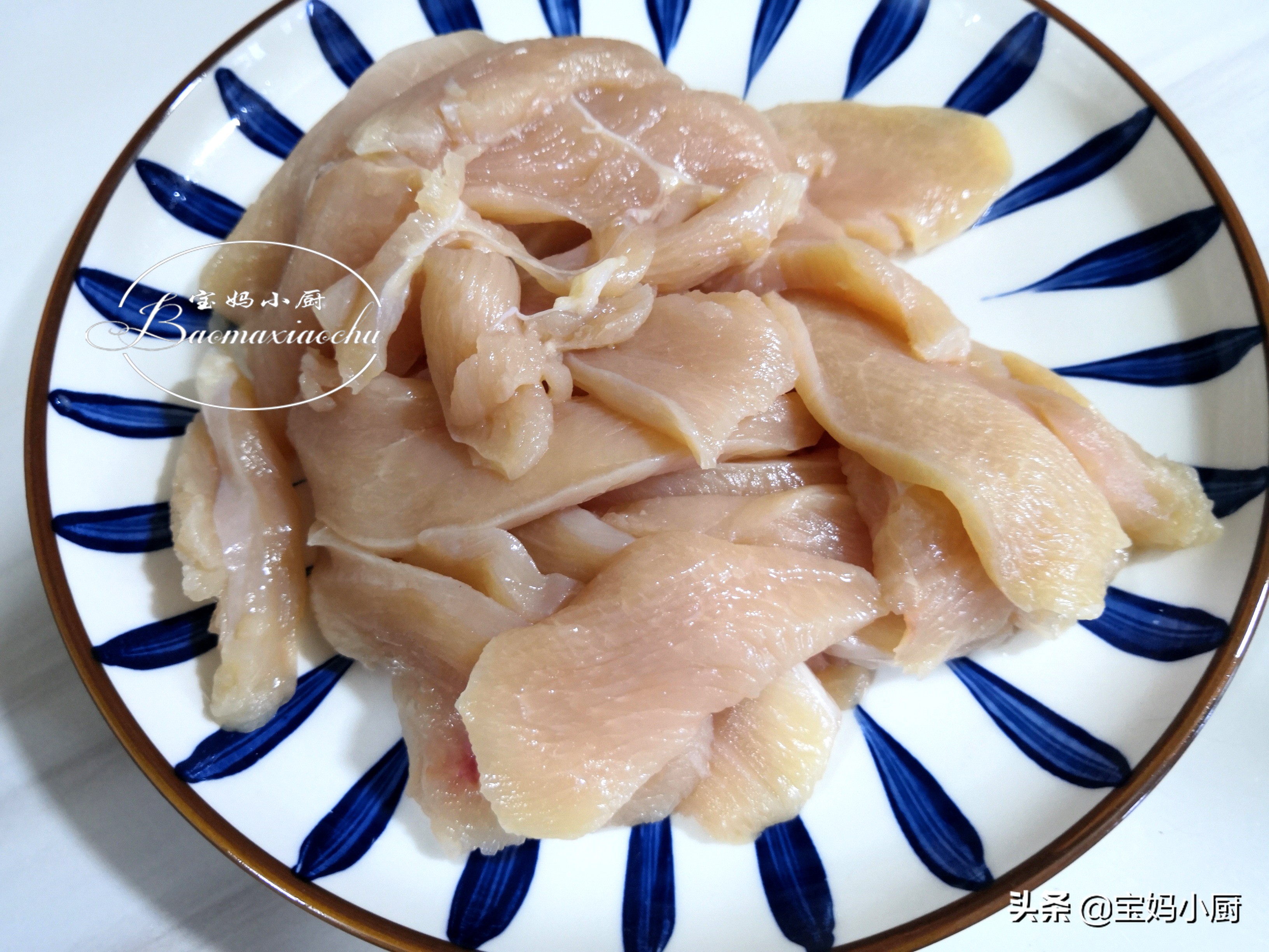 减脂要吃鸡胸肉，我就服这做法，无油也不柴，吃起来嫩香嫩香的