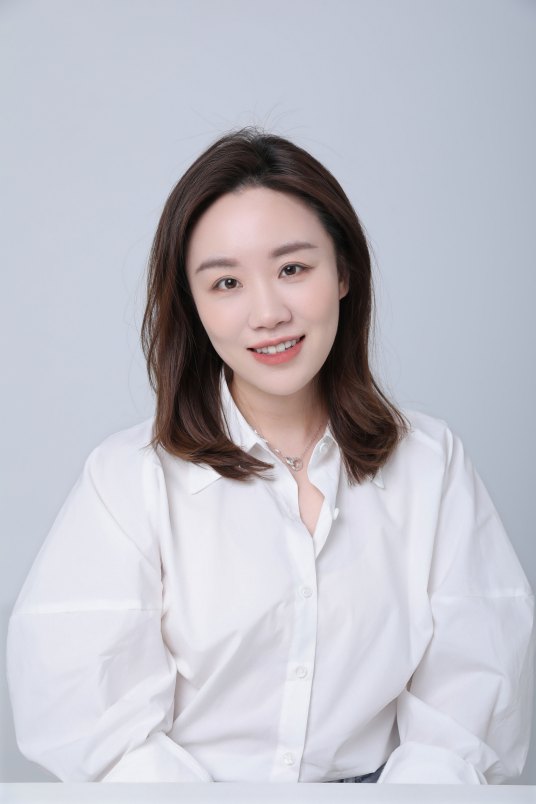 她是雪梨、林珊珊背后的真正推手，小妹的相却有大姐的范