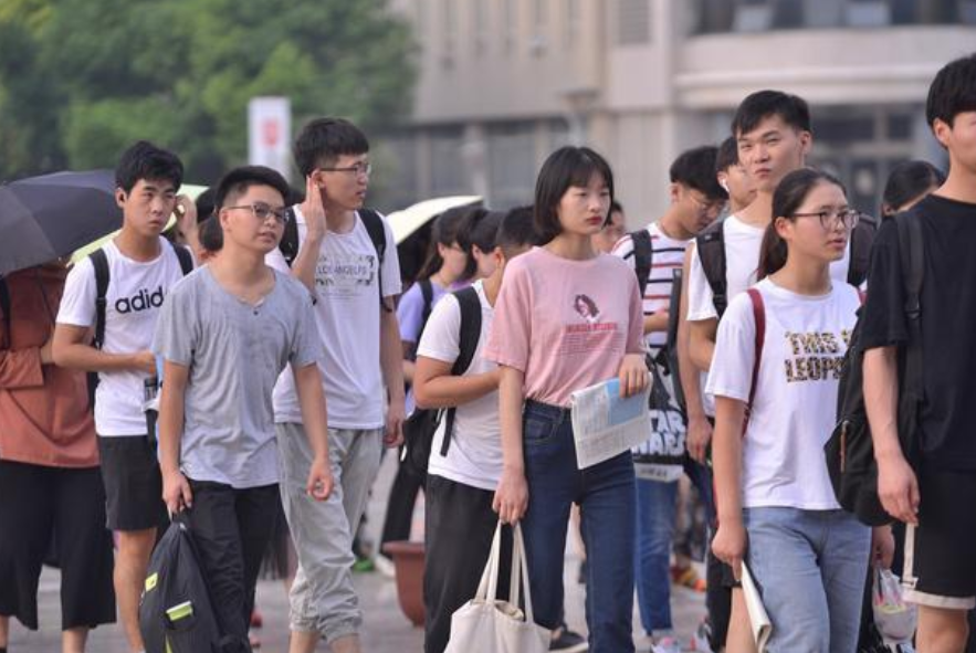 学费昂贵的6个专业，“有矿”的家庭才承担得起，研究生需要了解