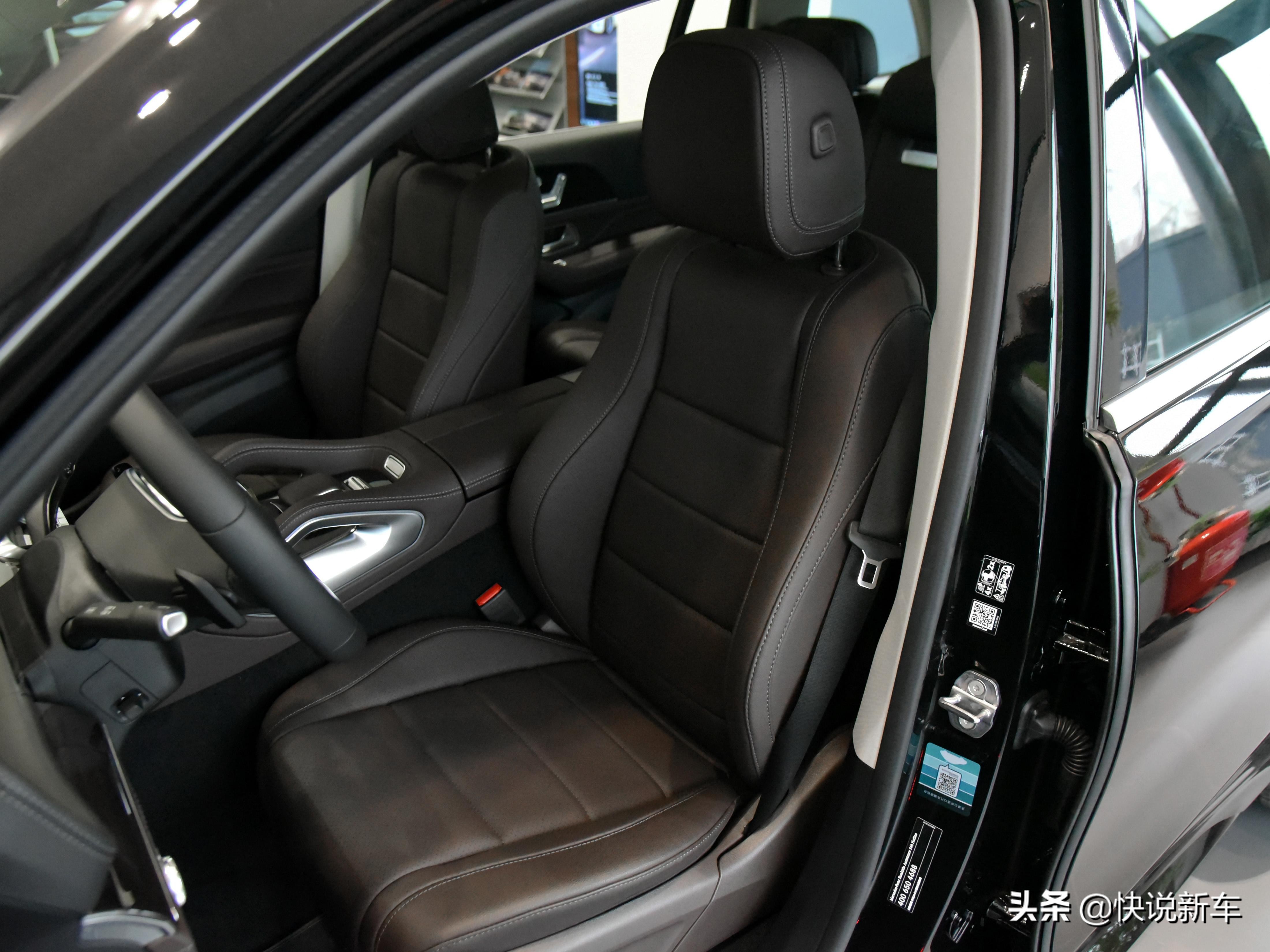 进口旗舰中的旗舰，全尺寸的大排量豪华SUV，实拍奔驰GLS