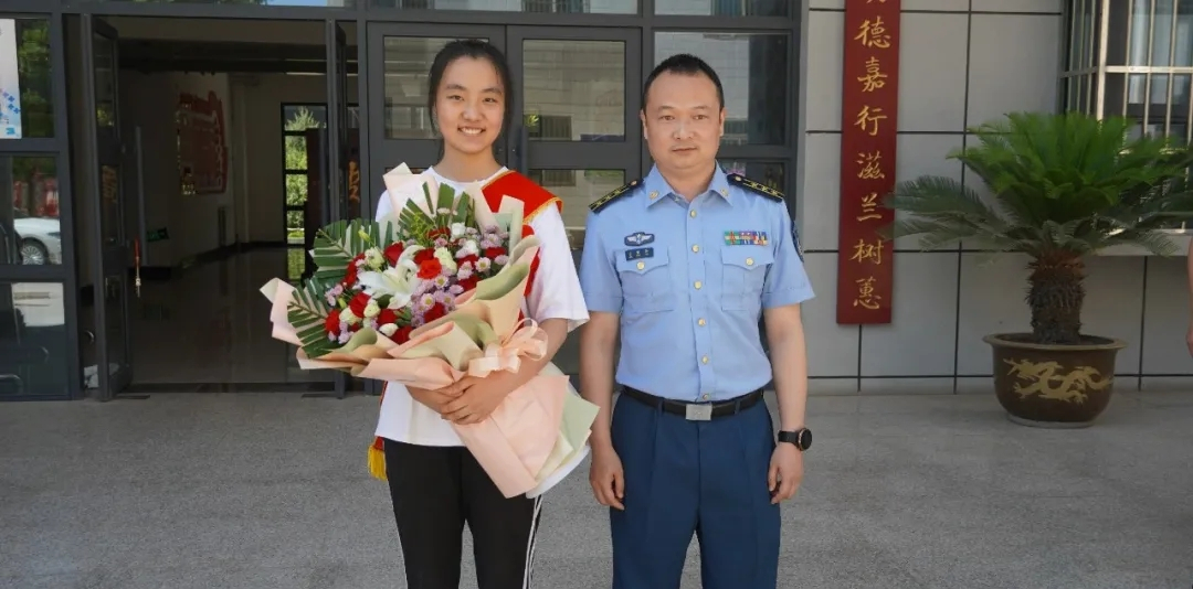 陕西考生辛灵，509分报考军校，一举成为让人羡慕的女飞行学员